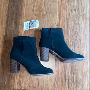 Tom’s booties size 9
